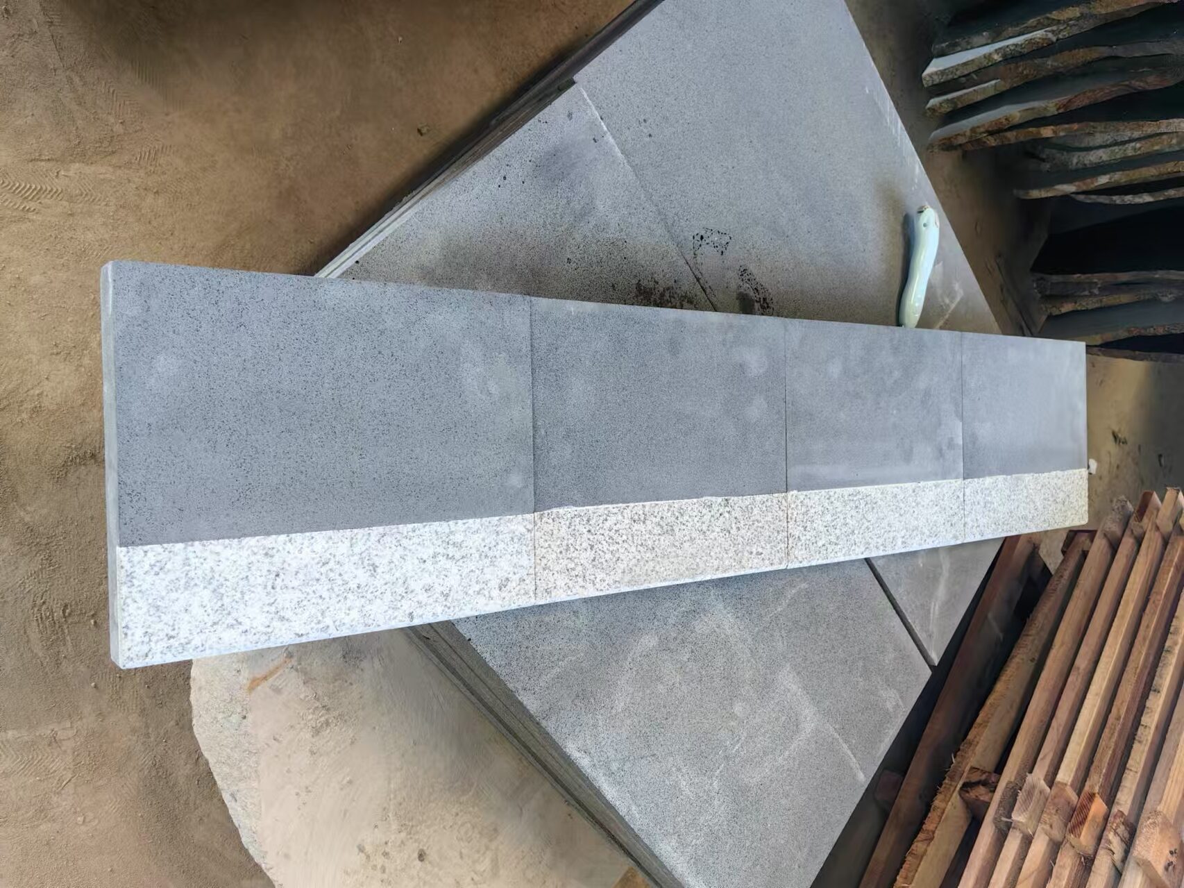 Stair tread with granite insert, 4.5 Lm, 300Lx250Wx40mm with 75mmx10mm granite insert with 5mm chamfer (7)